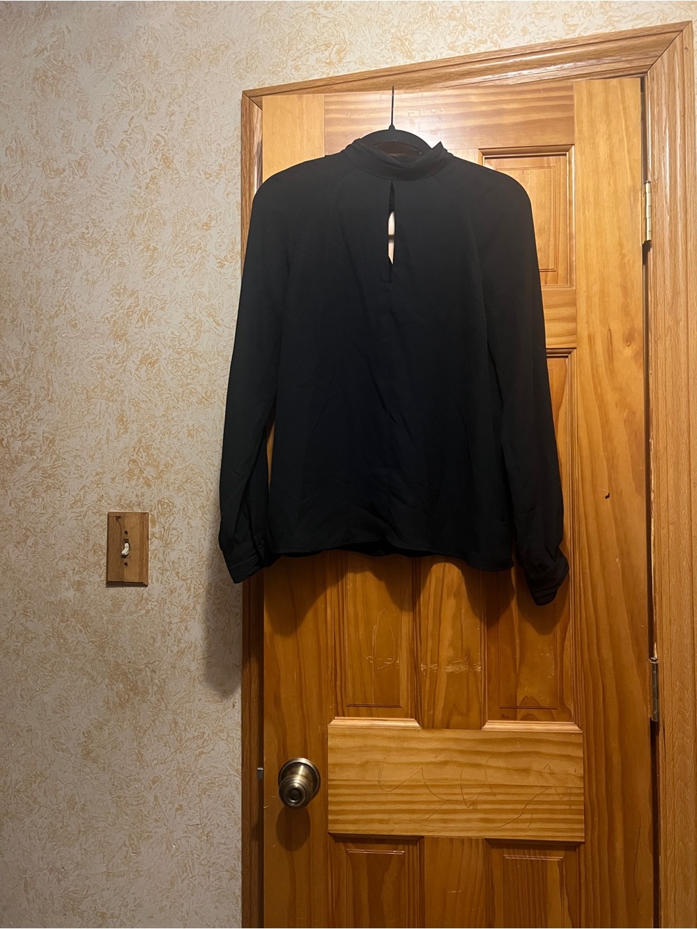 Forever 21 Black Long-Sleeve Keyhole Blouse